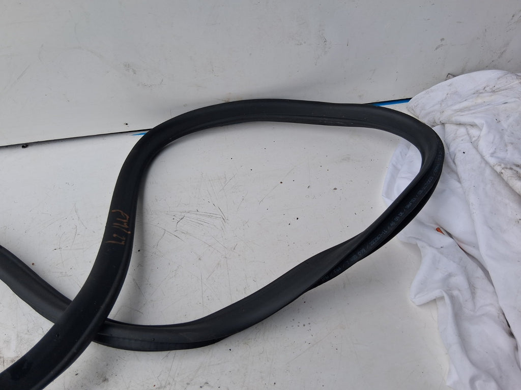 2024 BMW 2 SERIES F44 COUPE OSR DRIVER SIDE REAR RIGHT DOOR RUBBER SEAL 22336711