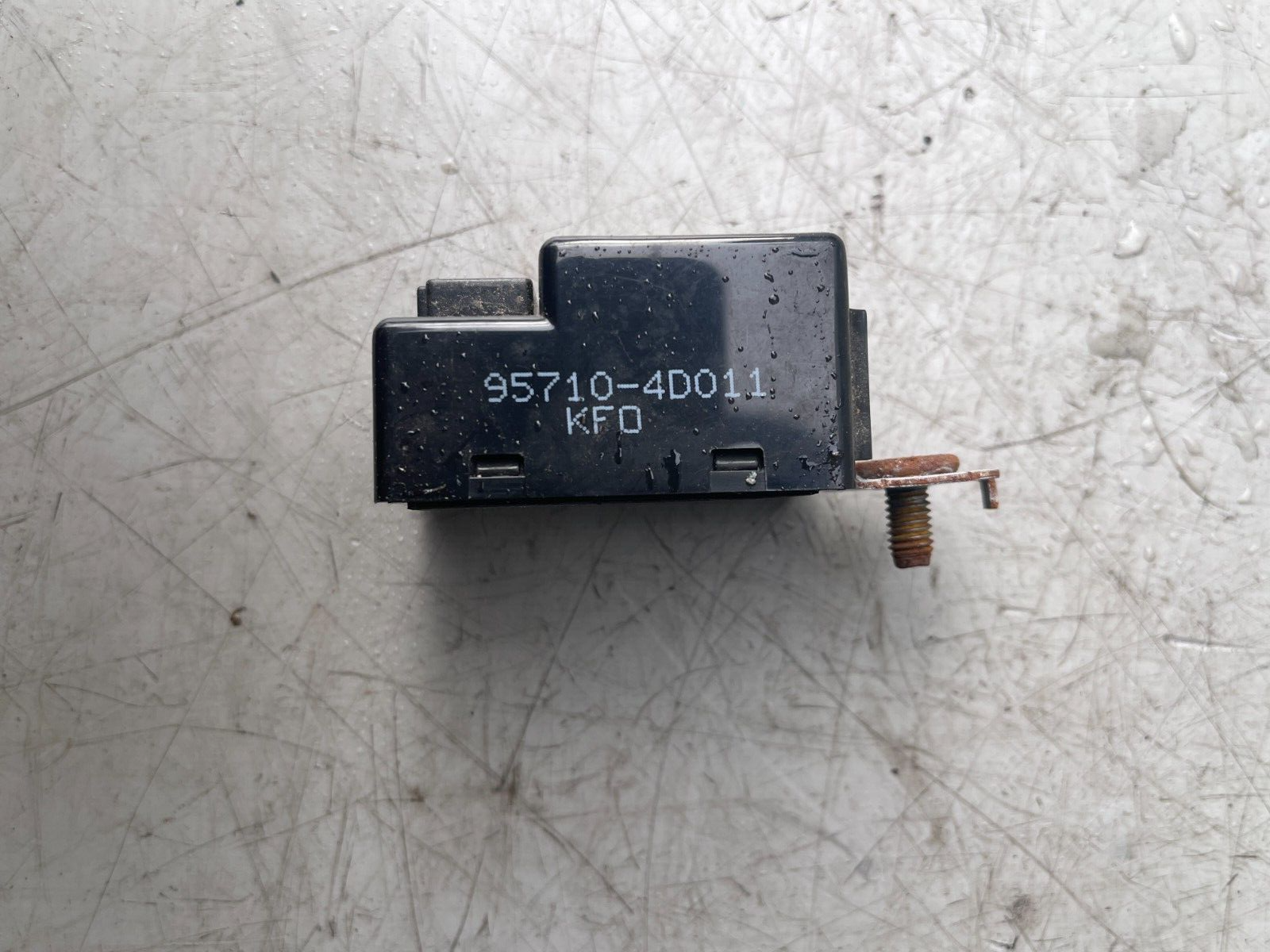HYUNDAI I40 2015 KEYLESS ALARM SENSOR 95710-4D011