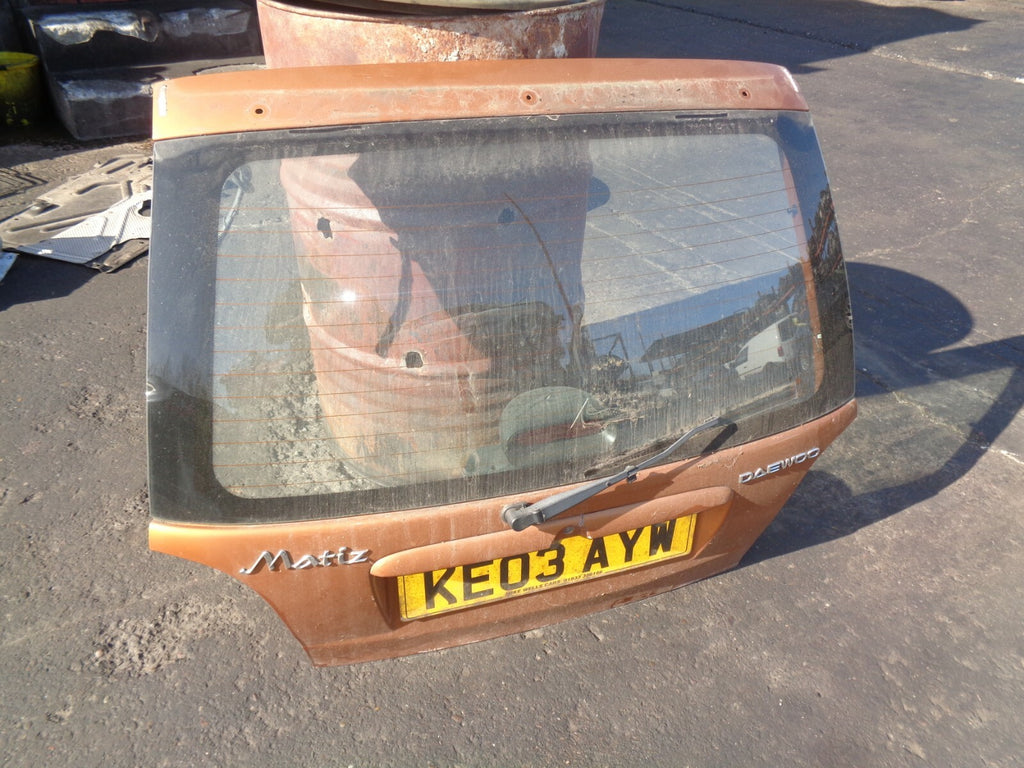 DEAWOO MATIZ 2003 ORANGE REAR TAILGATE COMPLETE  DAMAGED