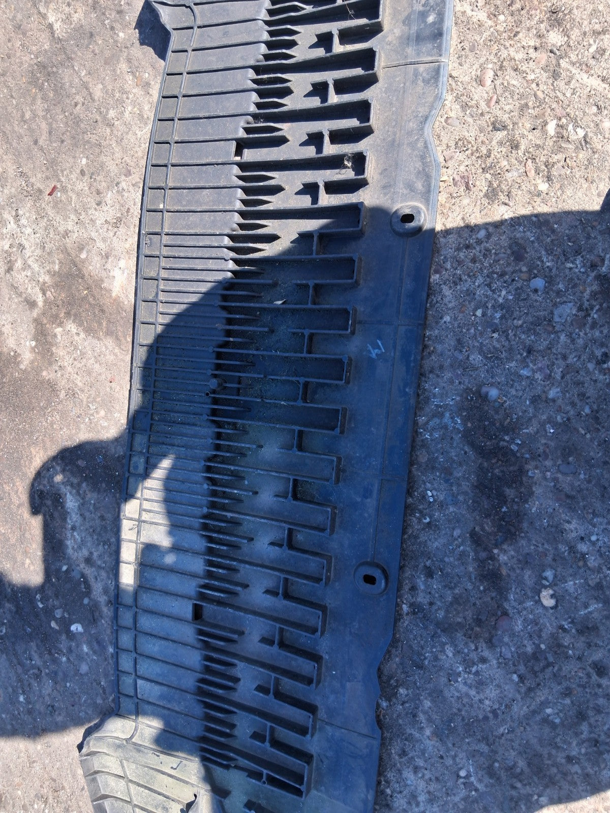 2008 AUDI A4 B8 FRONT BUMPER RADIATOR GRILL 8K0807233