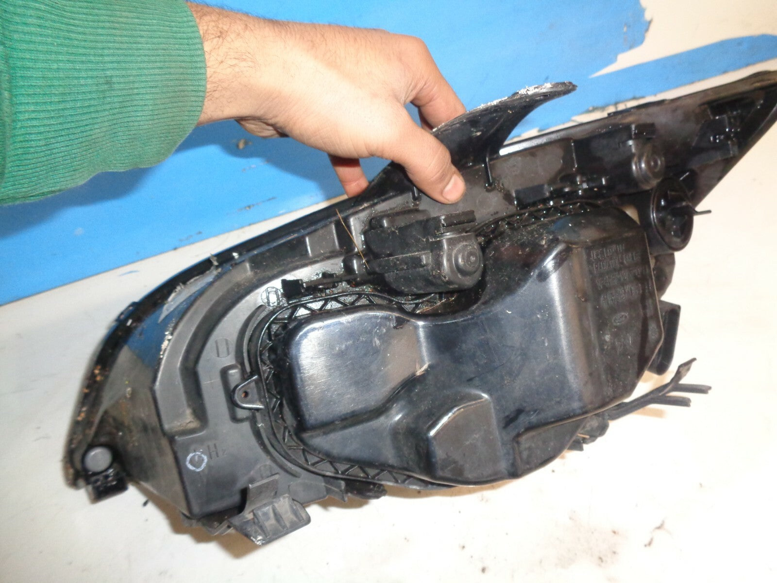 FORD FOCUS MK2 05-07 OS DRIVER SIDE HEADLIGHT BLACK INSERT