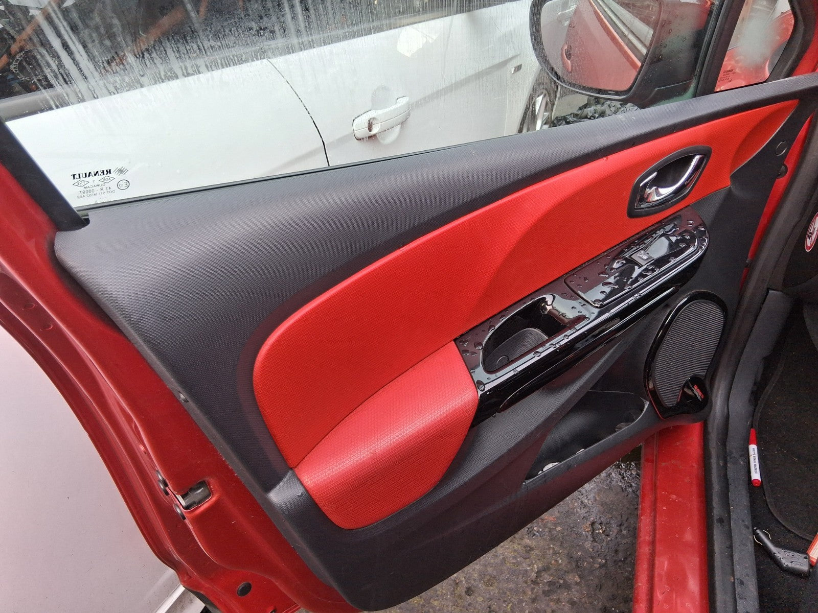 2013 RENAULT CLIO X98 MK4 NSF PASSENGER SIDE FRONT LEFT DOOR CARD PANEL