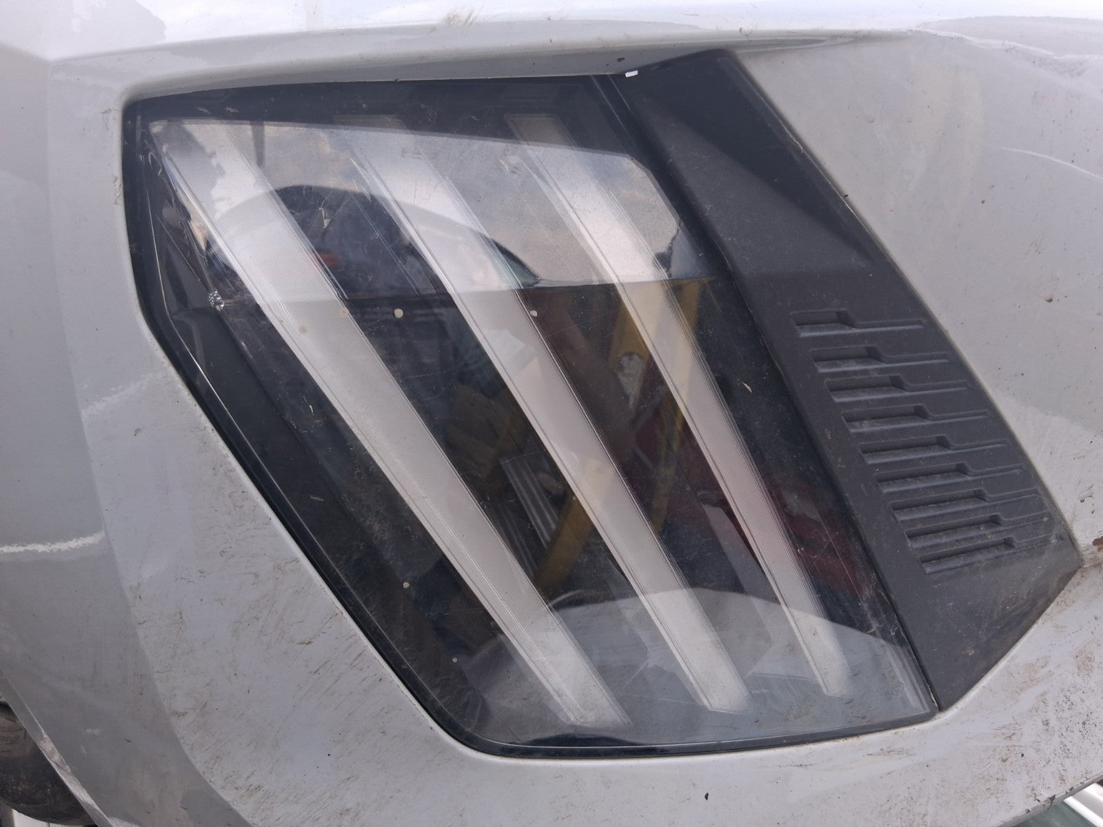 PEUGEOT 208 MK2 2025 FACELIFT OSF DRIVER SIDE FRONT DRL LED 9851053980