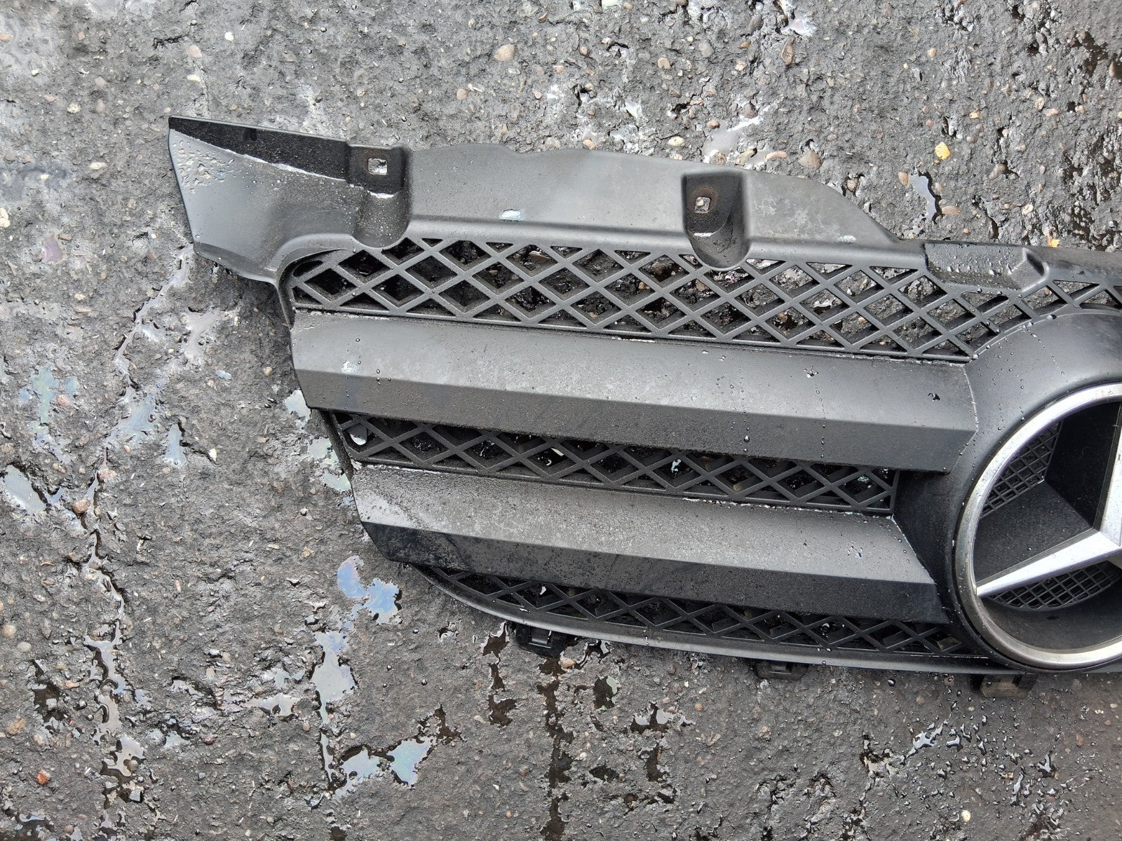2015 MERCEDES BENZ SPRINTER W907 FRONT BUMPER CENTRE MAIN GRILL A9068800385