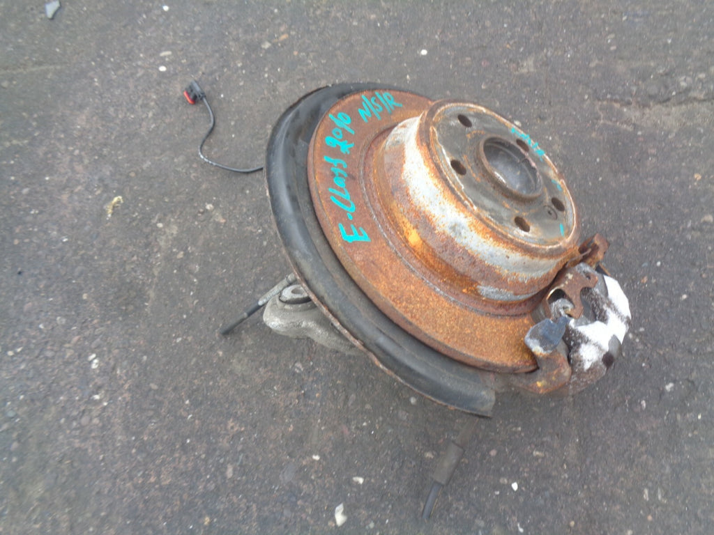 MERCEDES BENZ W212 2010 2.1 DIESEL NSR PASSENGER SIDE REAR WHEEL HUB + CALIPER