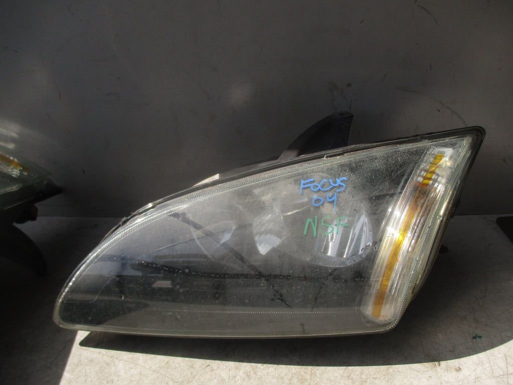 2004 FORD FOCUS MK2 NSF PASSENGER SIDE FRONT HEADLIGHT HEAD LAMP 4M5113W030KB