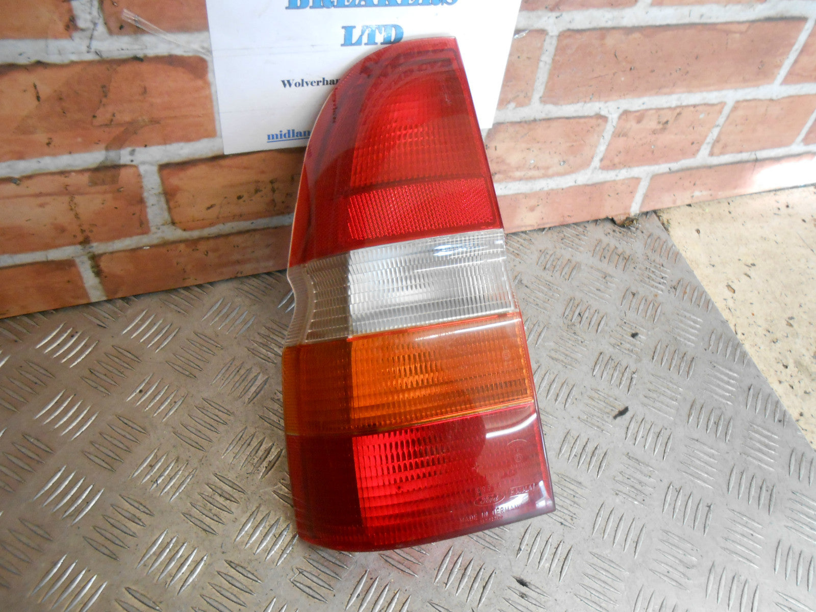 FORD ESCORT MK5 ESTATE 1995 NSR PASSENGER SIDE REAR BRAKE LIGHT ASSEMBLY