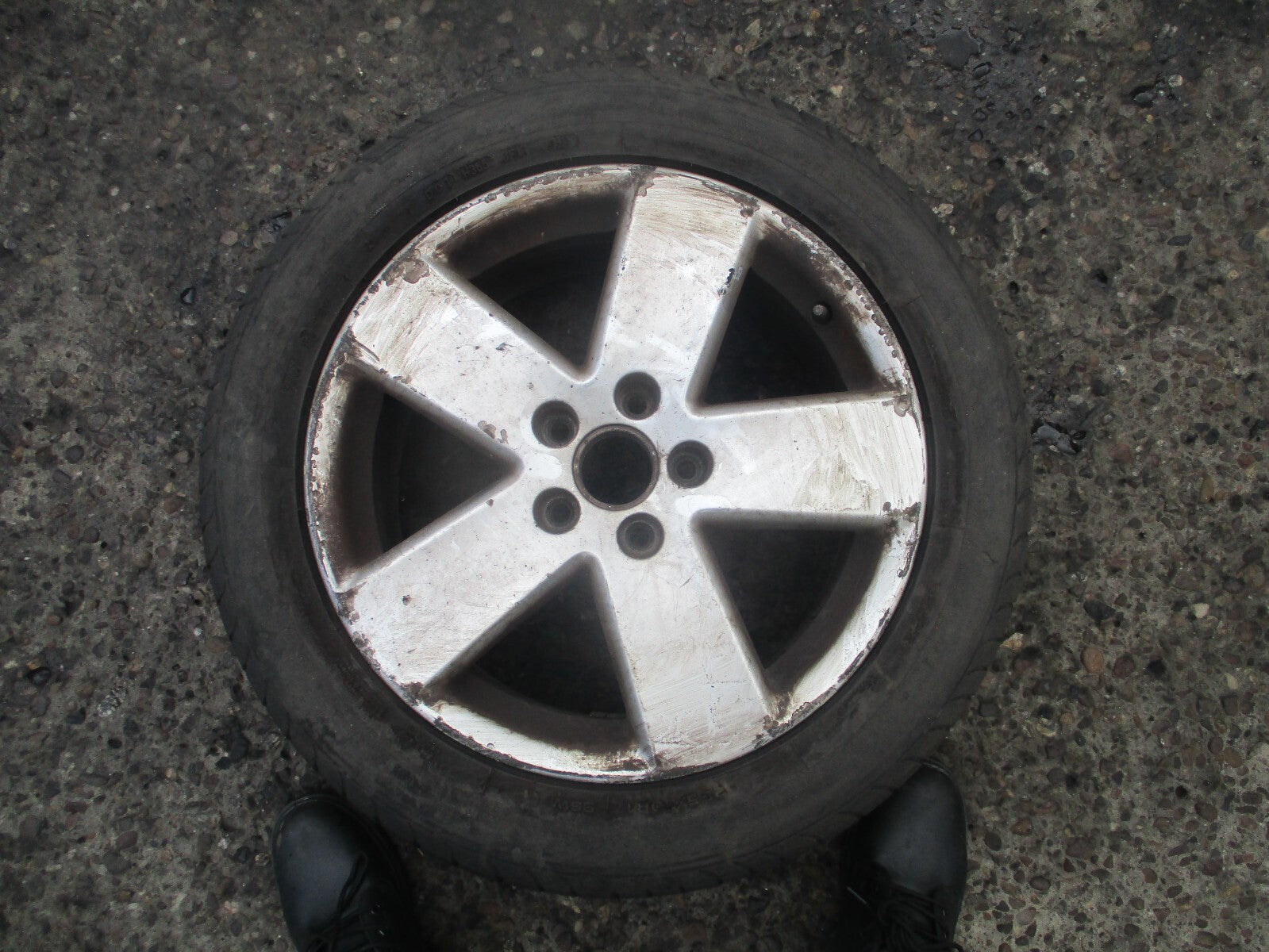 VW VOLKSWAGEN PASSAT 2006 B6 SALOON ALLOY WHEEL WITH 17 INCH TYRE
