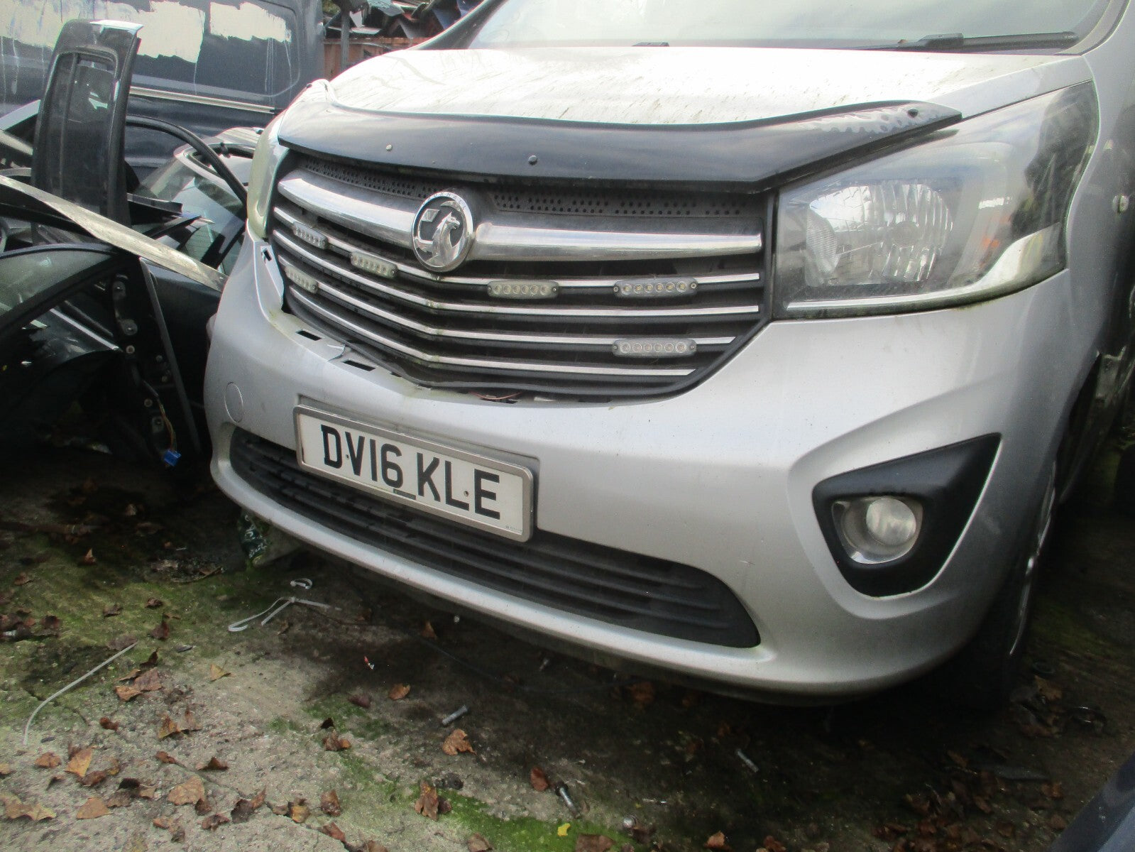 2016 VAUXHALL VIVARO B MK2 X82 FRONT RADIATOR GRILL & EMBLEM CHROME