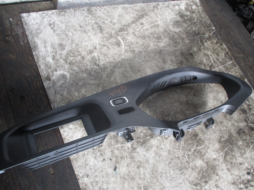 VOLVO V40 2013 DASHBOARD TRIM WITH START BUTTON & MODULE AH4N15607AE /  10090125