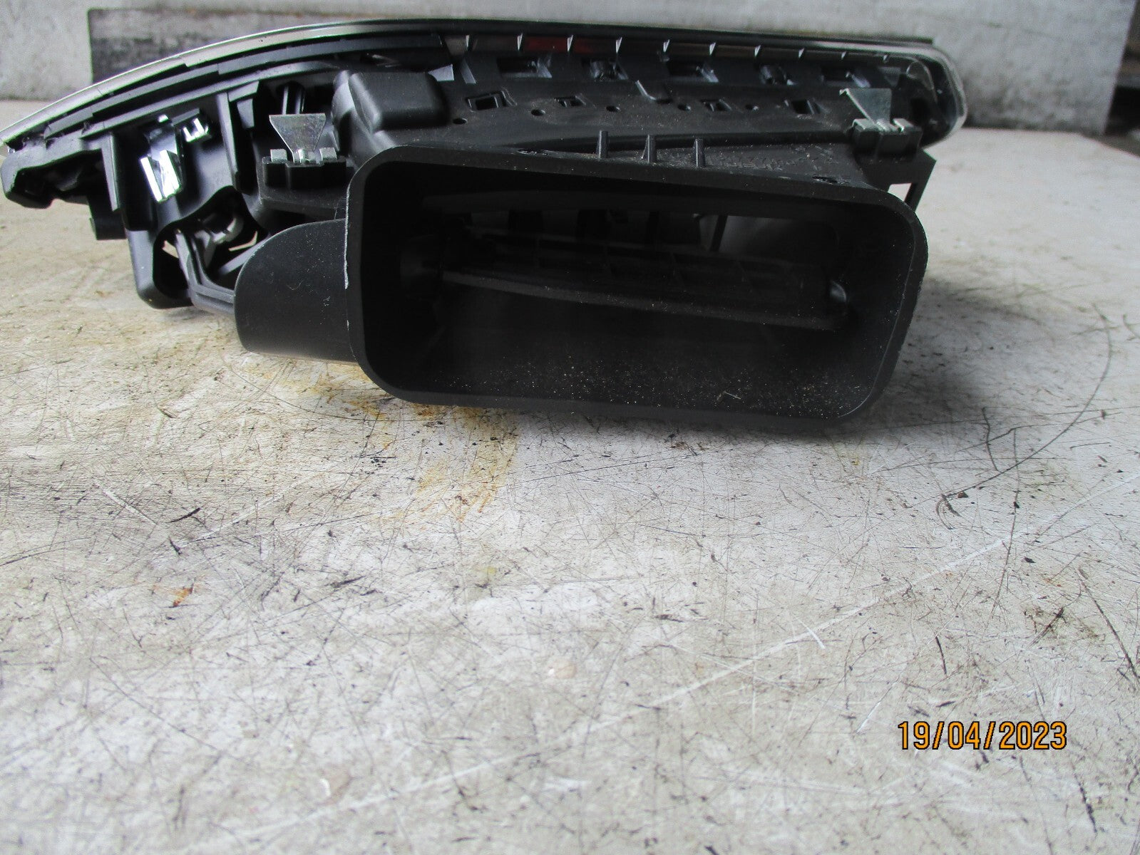 2018 PEUGEOT 208 MK1  NSF PASSENGER SIDE FRONT AIRVENT 9633131777