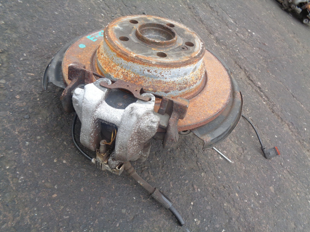 MERCEDES BENZ W212 2010 2.1 DIESEL OSR DRIVER SIDE REAR WHEEL HUB + CALIPER