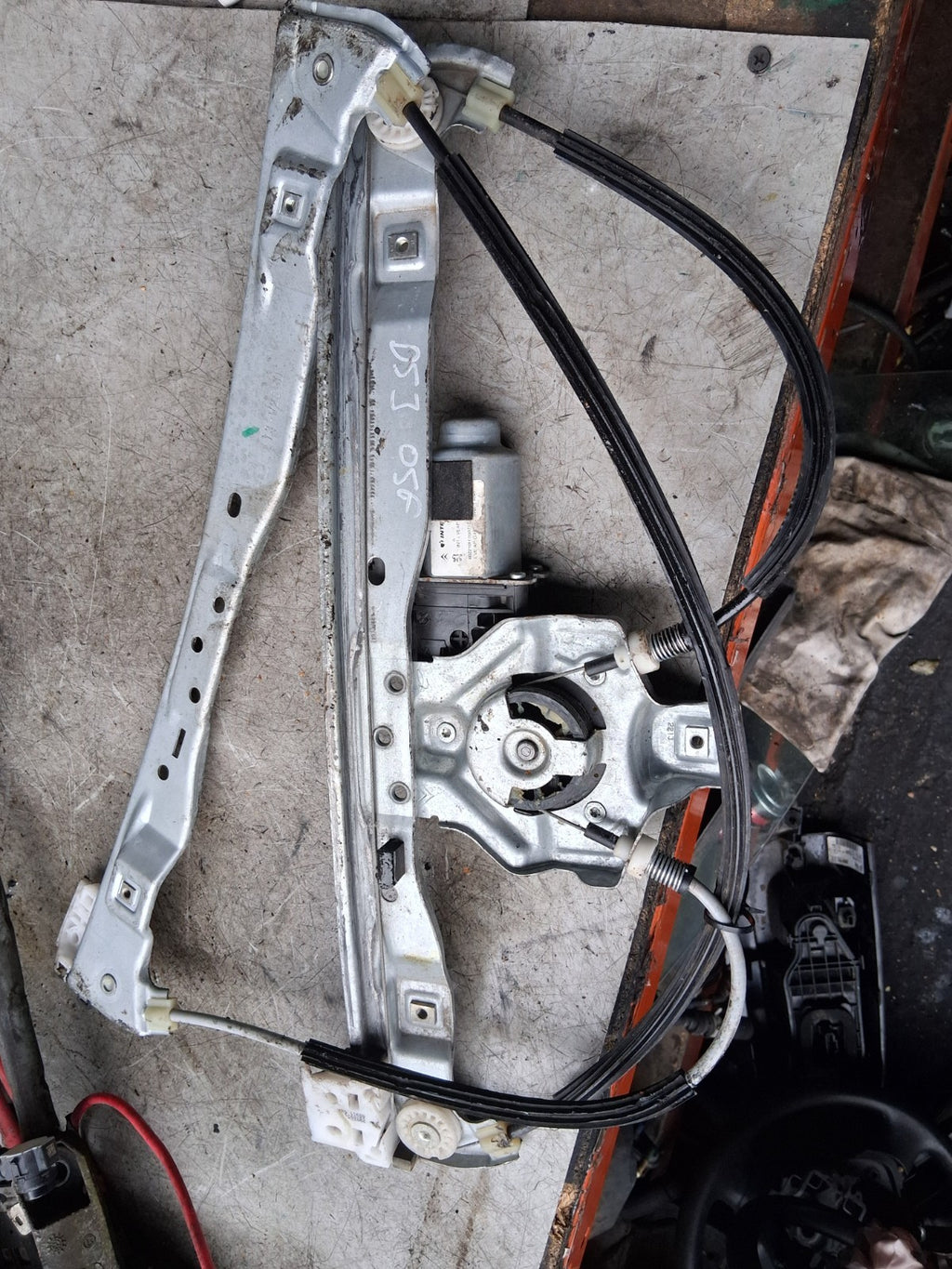 2013 CITROEN DS3 OS DRIVER SIDE WINDOW MOTOR REGULATOR 402219H