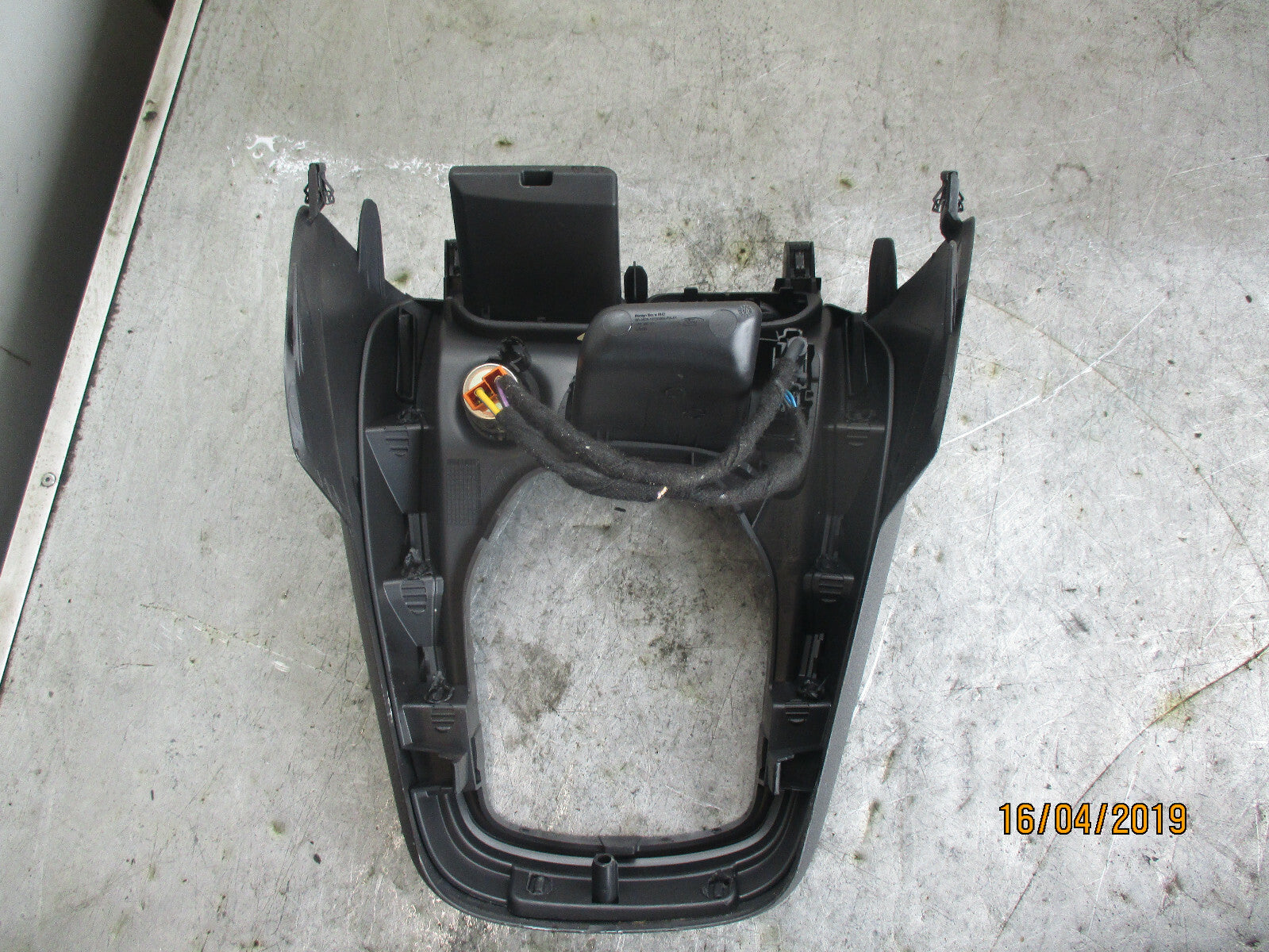 FORD TRANSIT COURIER 2017 GEARSTICK SURROUND TRIM ET76R045H20