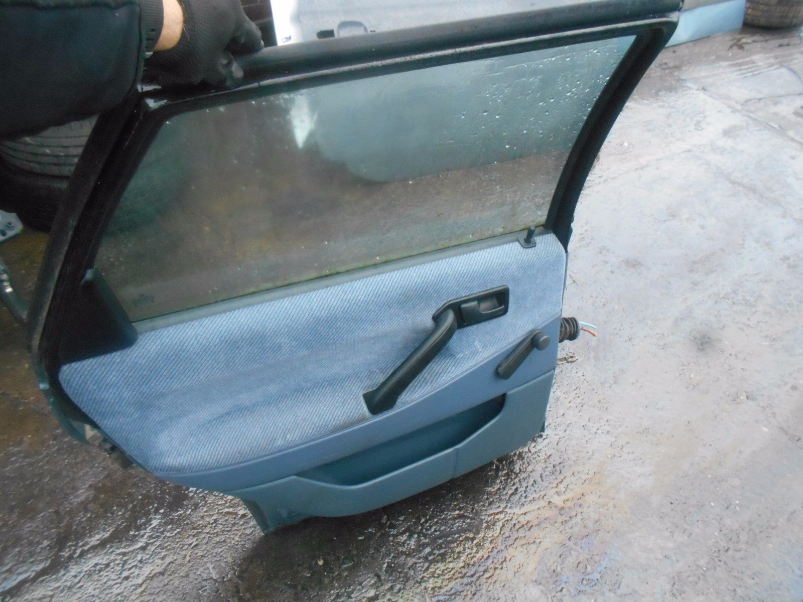 VOLKSWAGEN VW PASSAT B3 (MK3) 1990 NSR PASSENGER SIDE REAR COMPLETE DOOR BLUE