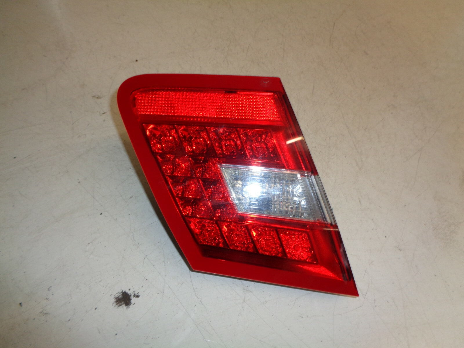 MERCEDES E CLASS W212 PASSENGER SIDE REAR INNER TAILGATE TAILLIGHT A2129060358