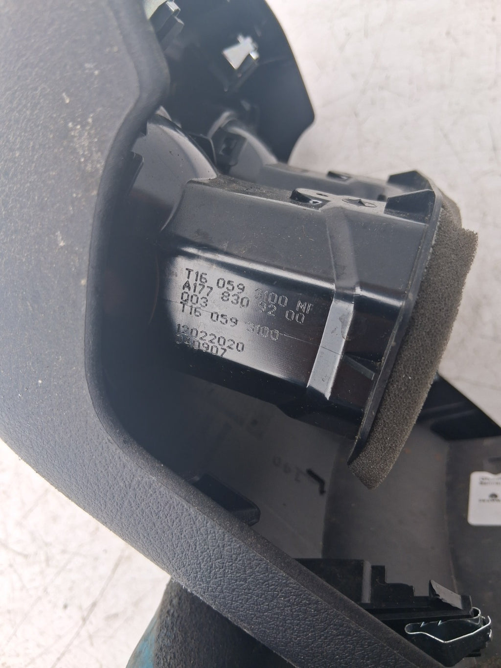 2020 MERCEDES A CLASS W177 REAR CENTRE CONSOLE & AIR VENTS + USB PORTS 1385087A