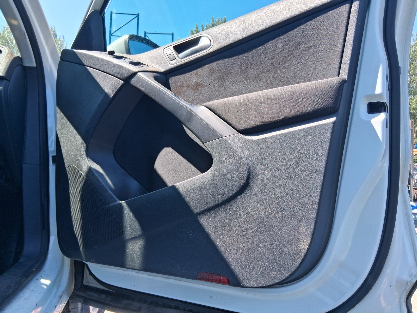 2013 VW VOLKSWAGEN TIGUAN MK1 OSF DRIVER SIDE FRONT DOOR CARD PANEL