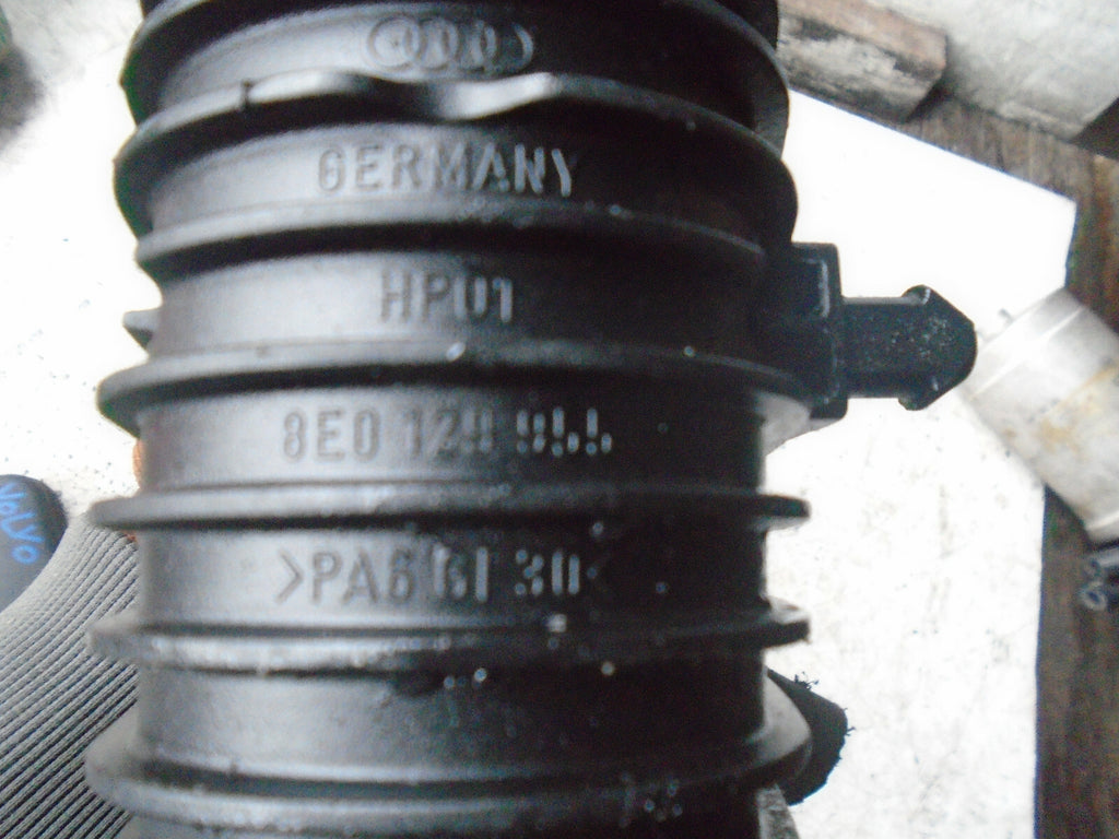 AUDI A4 2007 B7 2.0 TDI DIESEL PULSATION DAMPER FOR INTERCOOLER 8E0129955