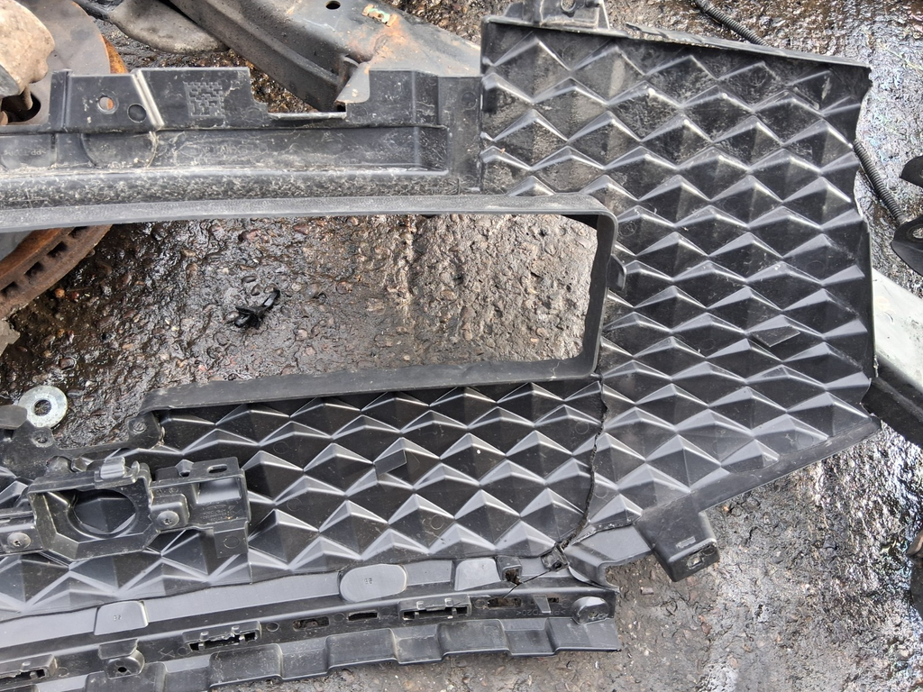 2024  DS AUTOMOBILES DS 7 FRONT BUMPER RADIATOR GRILL GRILLE DAMAGED