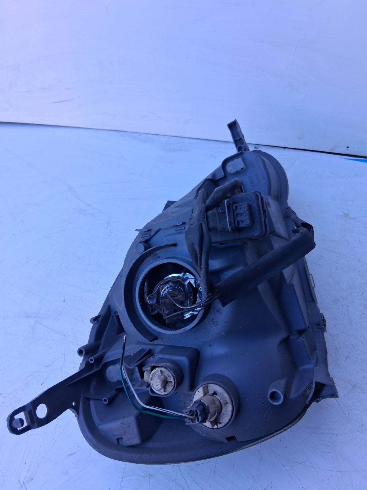 YARIS 2004 NSF FRONT NEAR LEFT PASSENGER SIDE HEADLIGHT HEADLAMP 811700D090