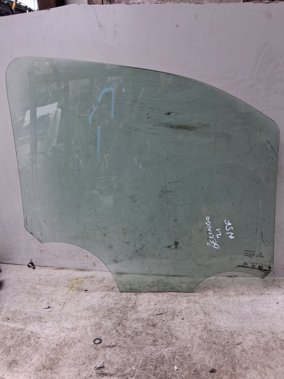 2021 CITROEN BERLINGO NSF PASSENGER SIDE FRONT LEFT WINDOW GLASS 43R000015