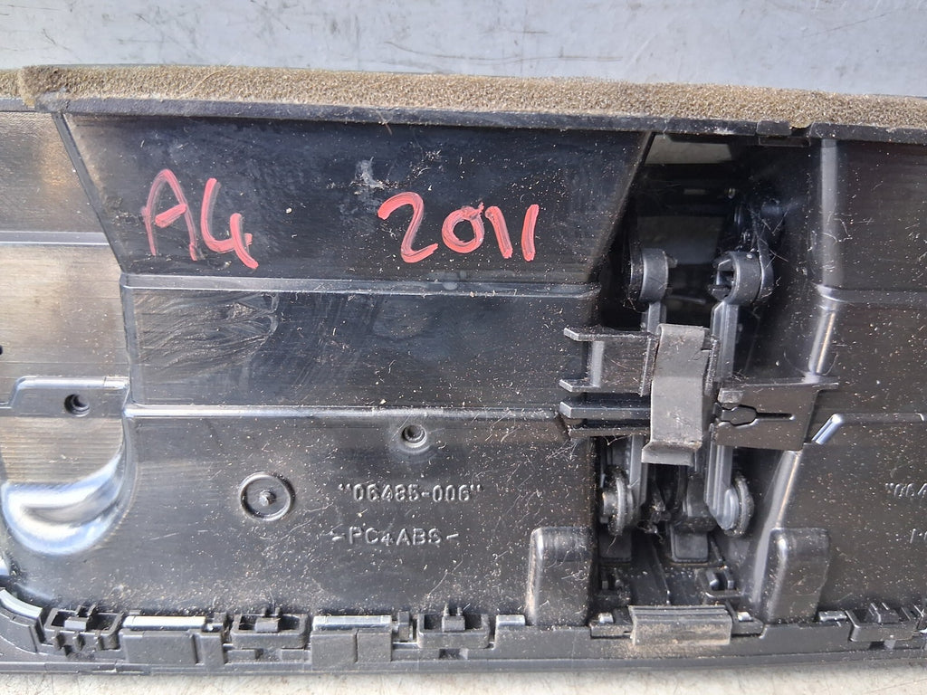 2011 AUDI A4 CENTRE DASHBOARD FRONT AIRVENT 8T2820951B