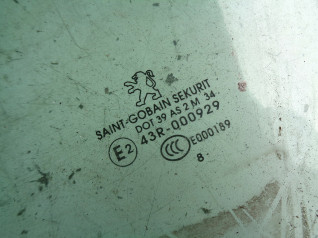 PEUGEOT 308 NSF PASSENGER SIDE FRONT WINDOW GLASS 43R000929