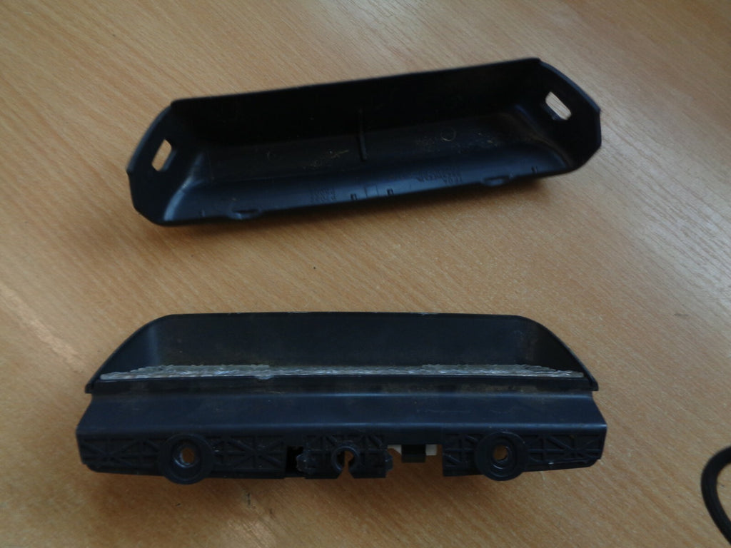 HONDA JAZZ MK3 2013 REAR BOOT TAILGATE 3RD HIGH LEVEL BRAKE LIGHT P7032 P8001
