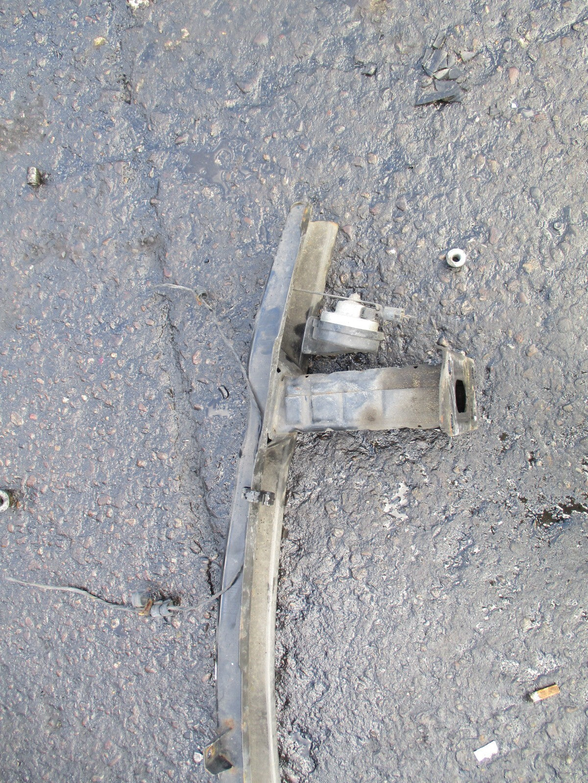 2005 BMW 3 SERIES E90 FRONT BUMPER REINFORCING CRASH BAR 51117146645