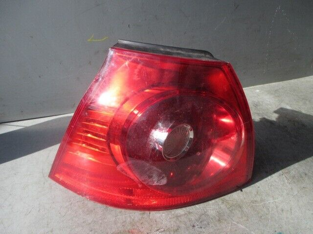VOLKSWAGEN GOLF REAR INNER TAIL LIGHT LAMP 89031819