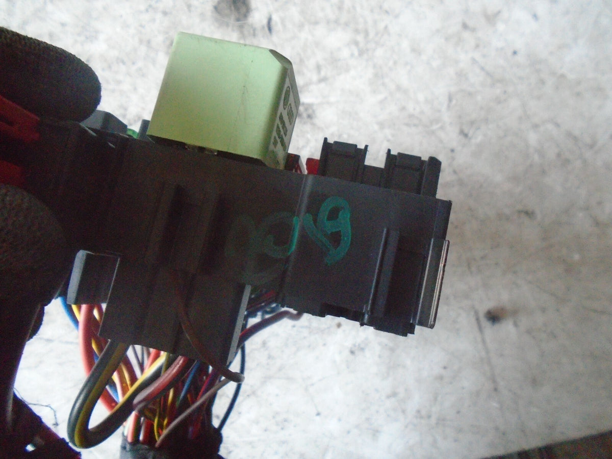 VOLKSWAGEN POLO 2019 MK6 AW FUSE BOX RELAY 2Q0937615