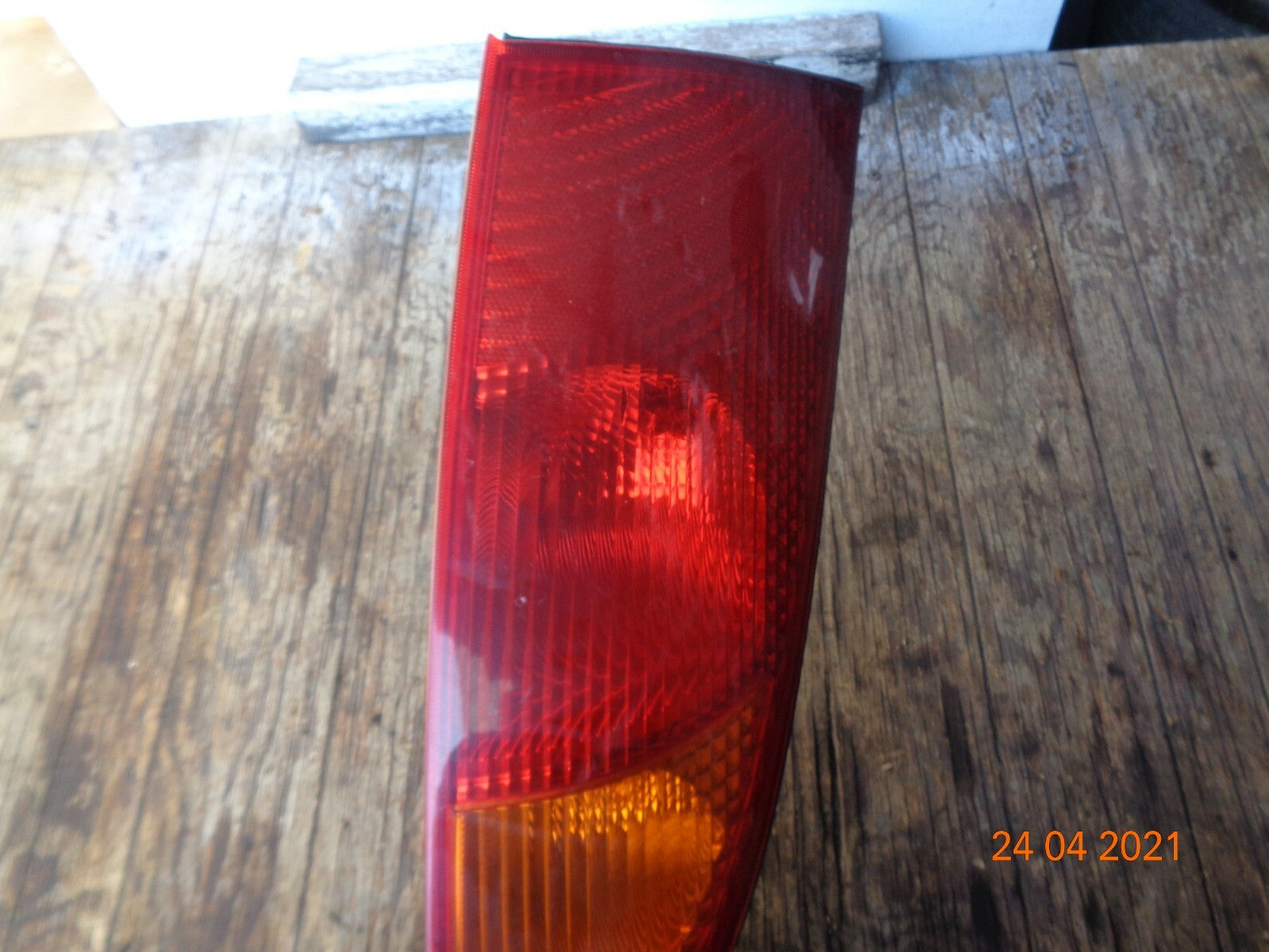 FORD FOCUS MK1 2001 OSR DRIVER SIDE REAR BRAKE TAIL LIGHT CLUSTER