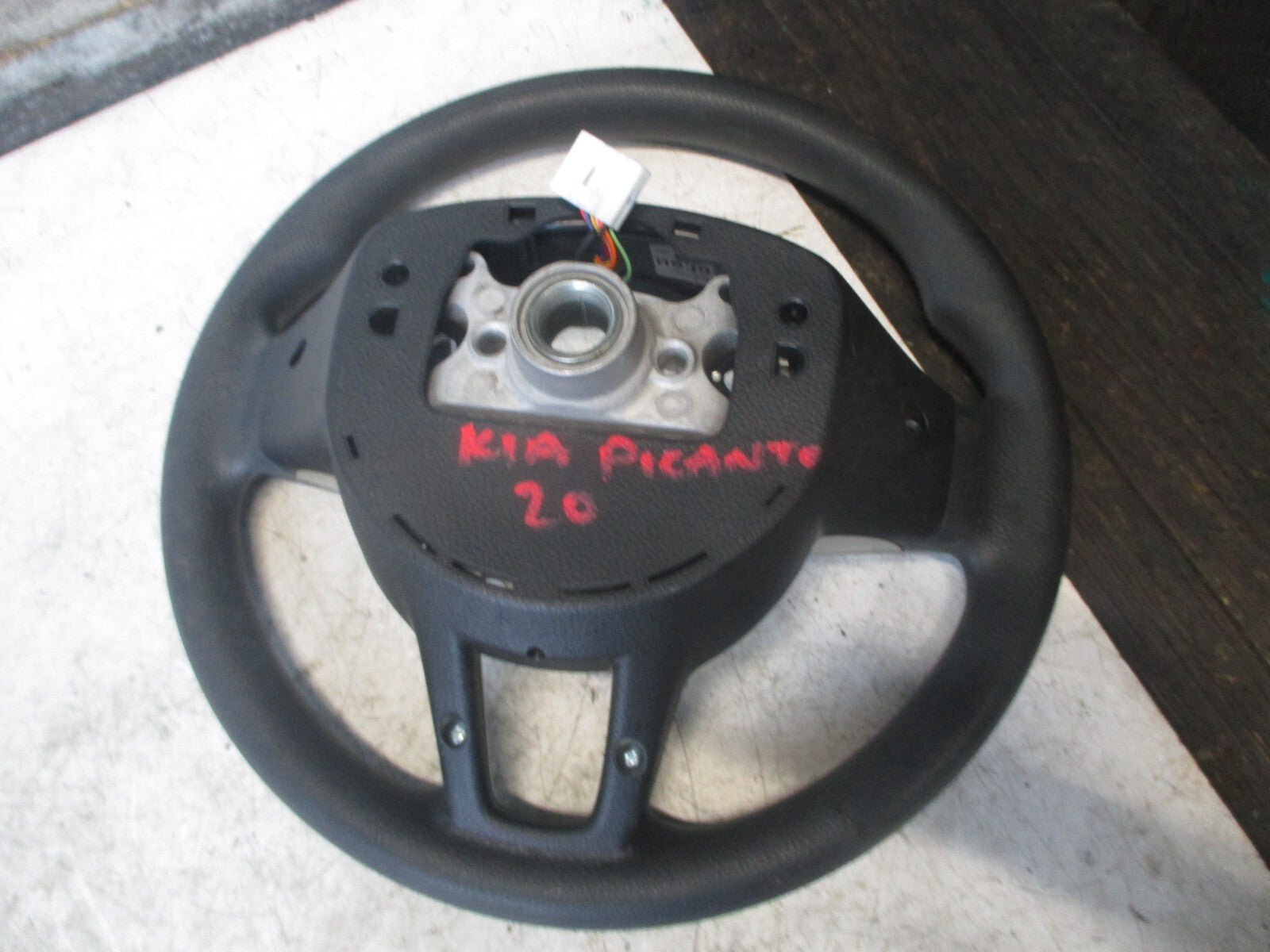 KIA PICANTO MK3 2020 3 SPOKE MULTIFUNCTION STEERING WHEEL