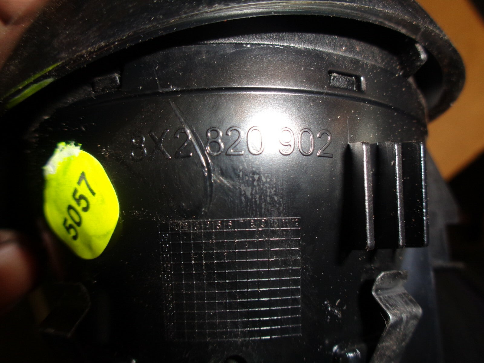 AUDI A1 2015 8X 1.0 TFSI NS PASSENGER SIDE CENTRE AIR VENT 8X0820902