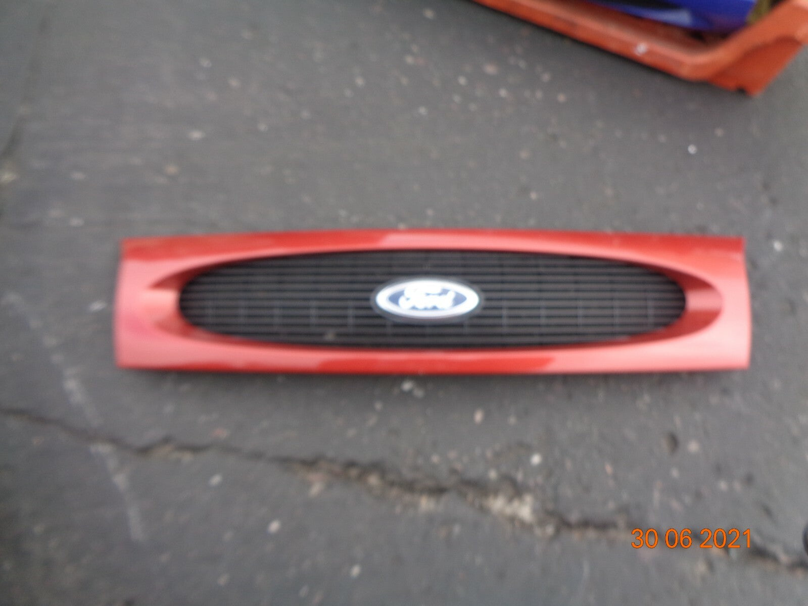 FORD FIESTA MK4 1996 COMPLETE FRONT MAIN CENTRE BUMPER GRILL ORANGE 96FB8200FAW
