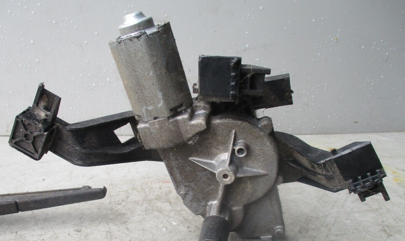 2010 PEUGEOT 207 REAR WINDSCREEN WIPER MOTOR WITH WIPER ARM 0390201813