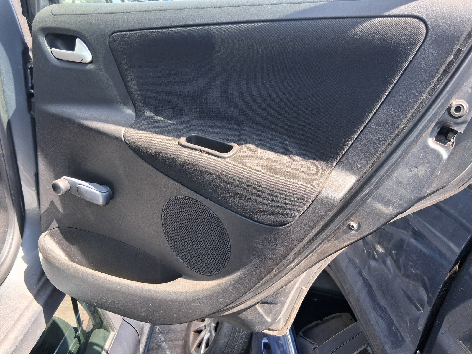 2009 PEUGEOT 207 OSR DRIVER SIDE REAR COMPLETE DOOR GRIS THORIUM METALLIC KTHC