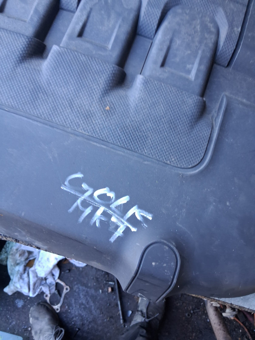 2013 VW VOLKSWAGEN GOLF MK7 ENGINE COVER 04L103925J