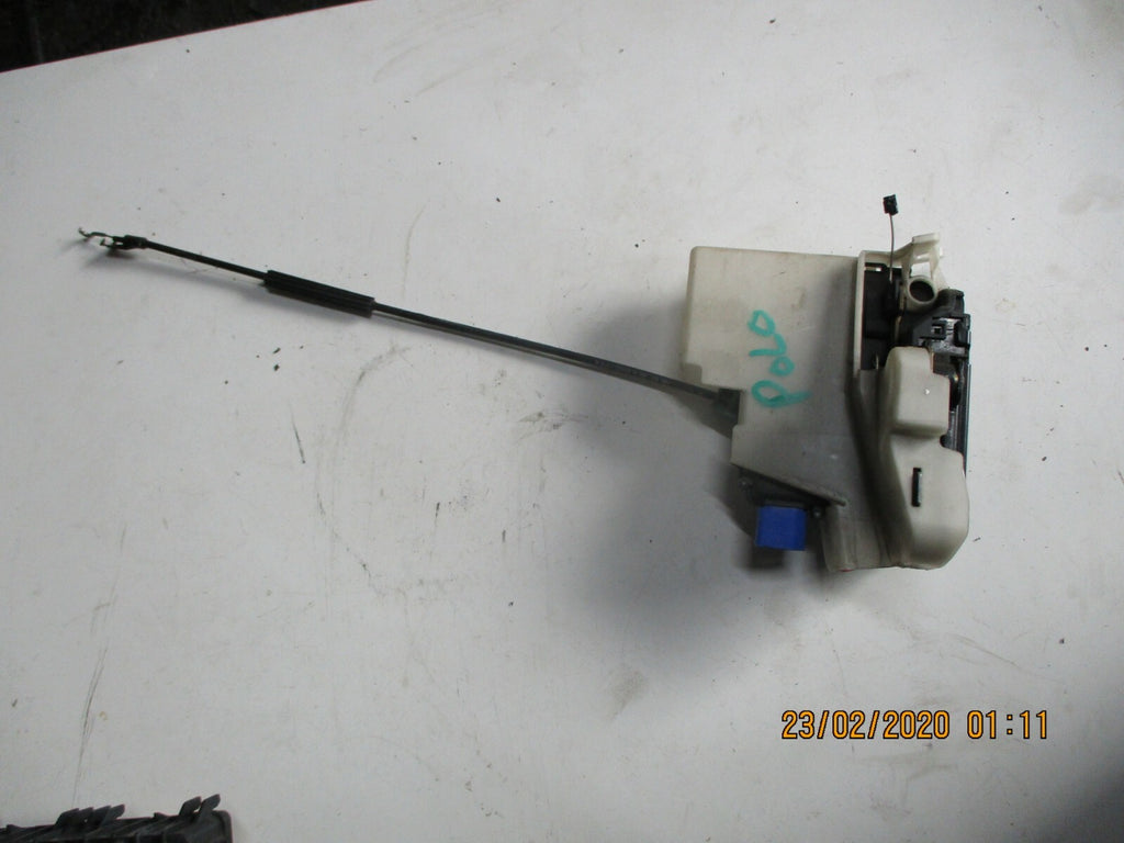 VW VOLKSWAGEN POLO MK4 9N 2003 OSF DRIVER SIDE FRONT DOOR LOCK MECH