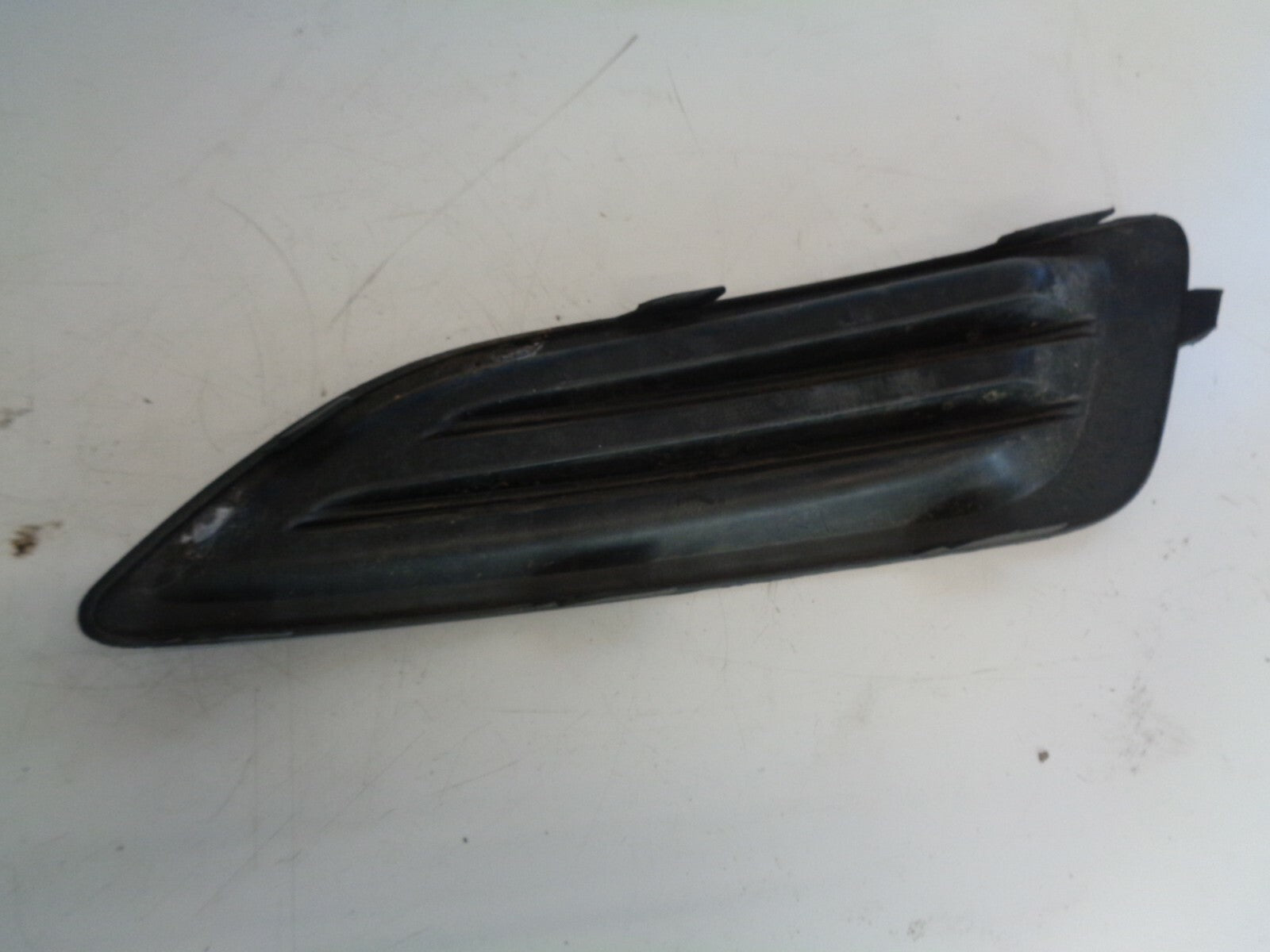 FORD FIESTA 2014 NSF PASSENGER SIDE FRONT FOG LIGHT TRIM C1BB15A222