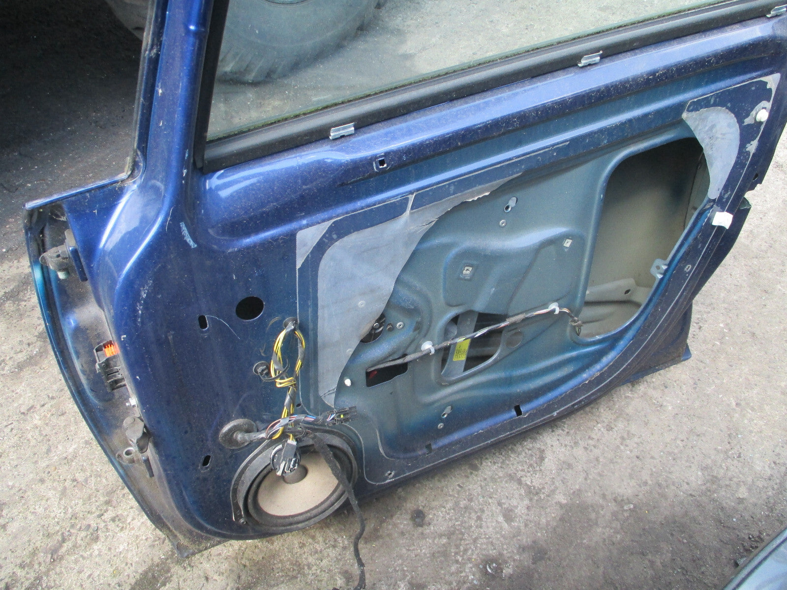 VAUXHALL CORSA D 2011 5 DOOR OSF DRIVER FRONT DOOR BLUE