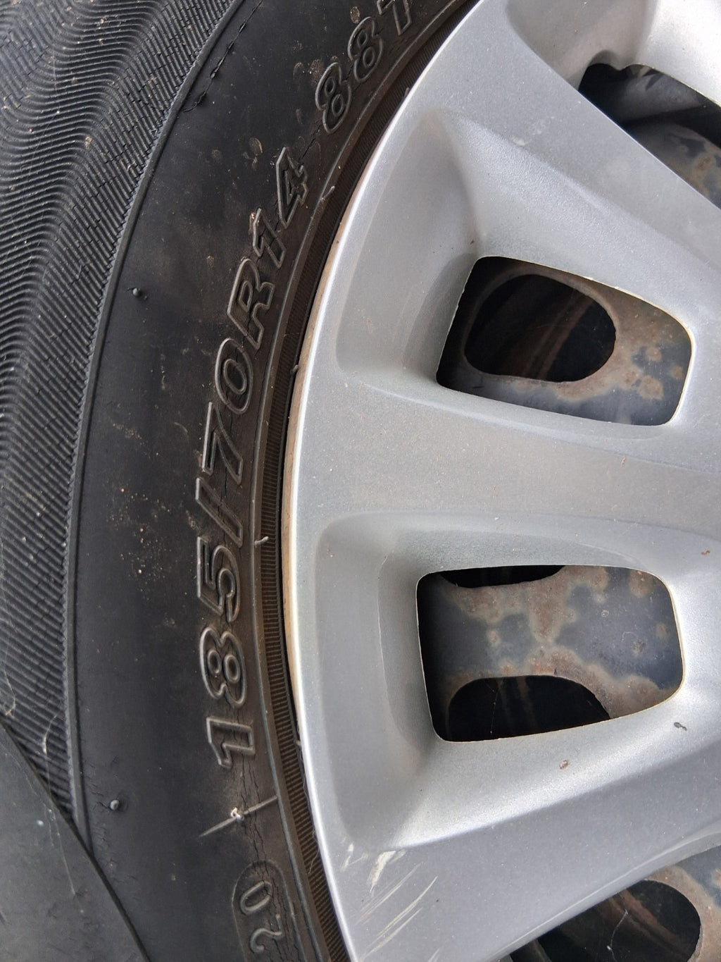 2009 VAUXHALL CORSA D 3 DOOR 14 INCH STEEL WHEEL WITH TYRE 185/70R14