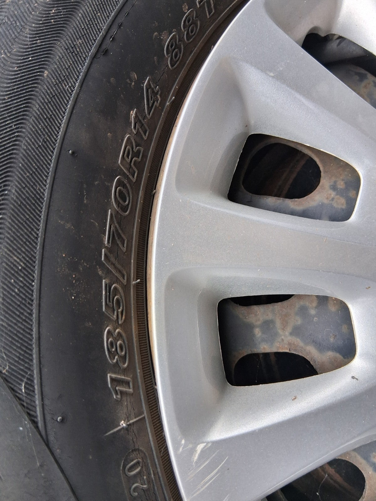 2009 VAUXHALL CORSA D 3 DOOR 14 INCH STEEL WHEEL WITH TYRE 185/70R14
