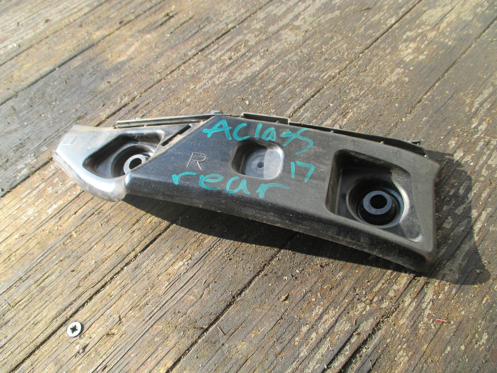 MERCEDES BENZ A CLASS W176 2018 REAR DRIVER SIDE BUMPER BRACKET A1768850265