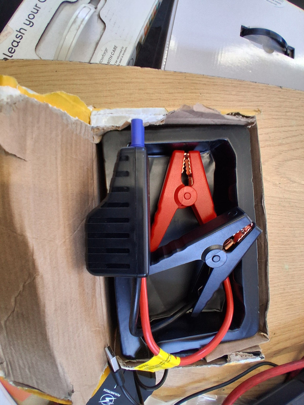 FLYLINKTECH CF200 800A CAR JUMP STARTER BATTERY BOOSTER