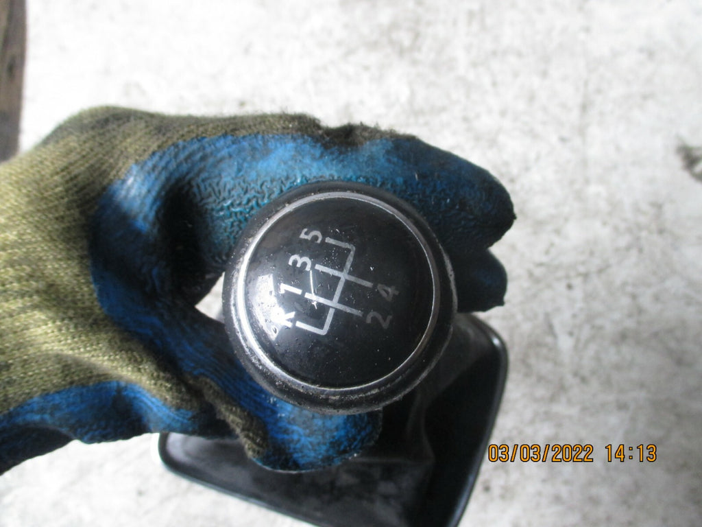 VOLKSWAGEN GOLF PLUS 2012 5 SPEED GEAR KNOB & GAITER 5M0711456C