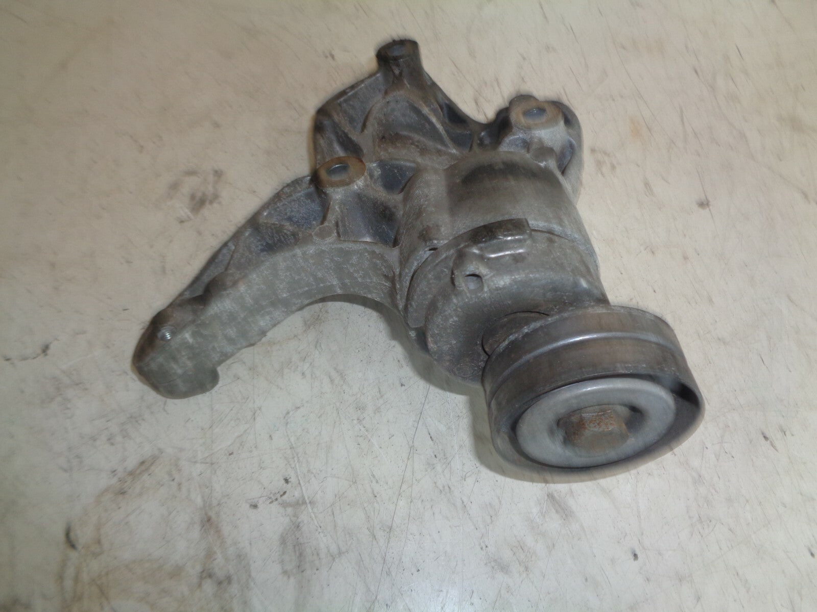 VW VOLKSWAGEN SCIROCCO 2011 1.4PETROL TSI PULLEY BELT TENSIONER MOUNT 1K0260885B