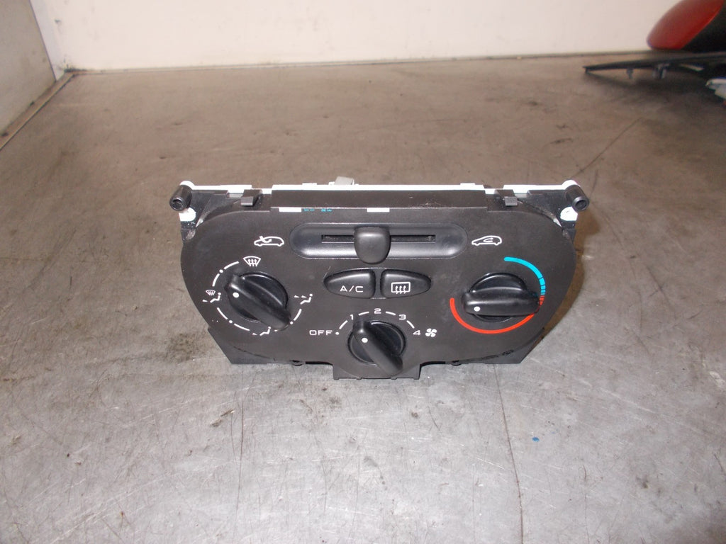 PEUGEOT 206 2003 CLIMATE CONTROL SWITCHES