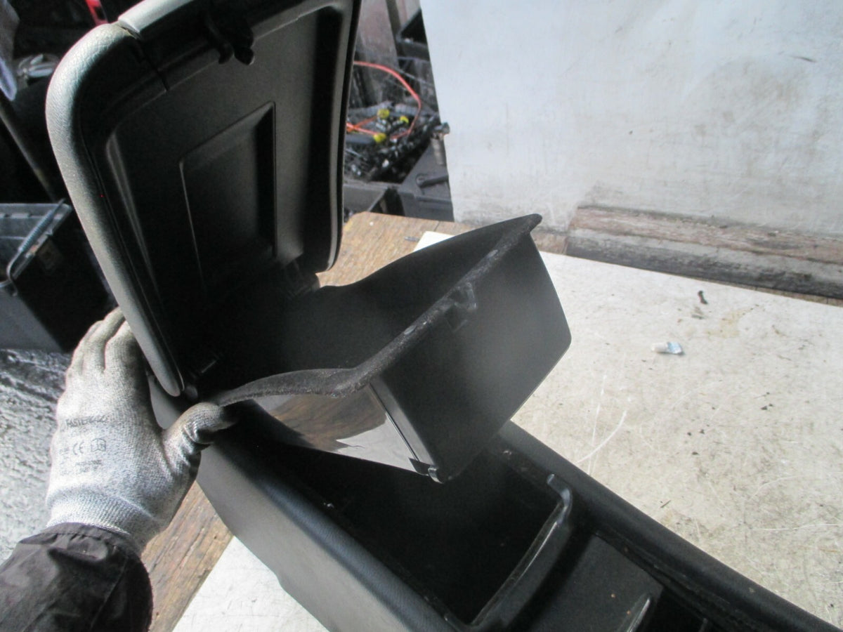MERCEDES C-CLASS CLC 2009 CL203 CENTRE CONSOLE ARMREST